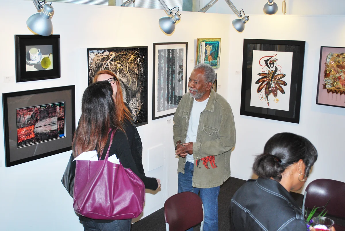 Gallery representation: in real life and online