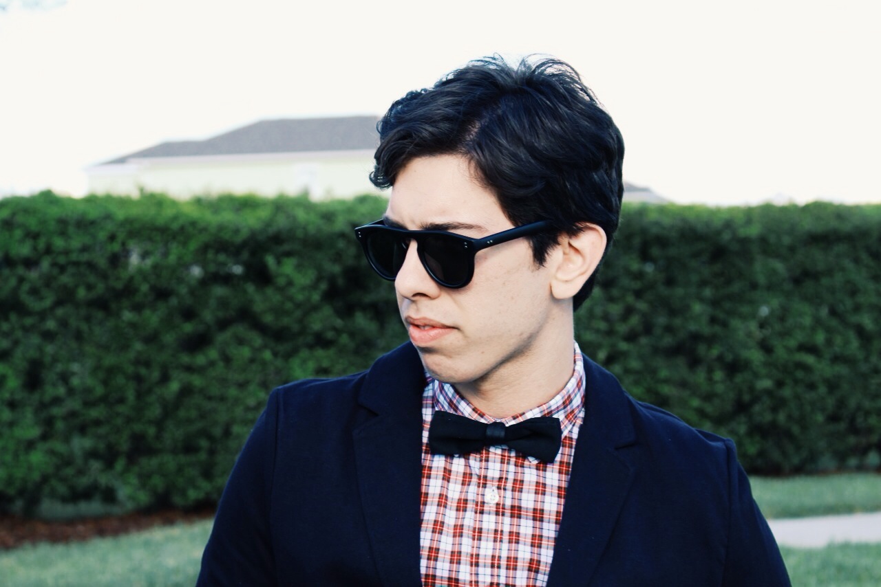 These Framed Glasses Polycarbo shades in matte black are an avant-garde, contemporary take on the classic wayfarer.