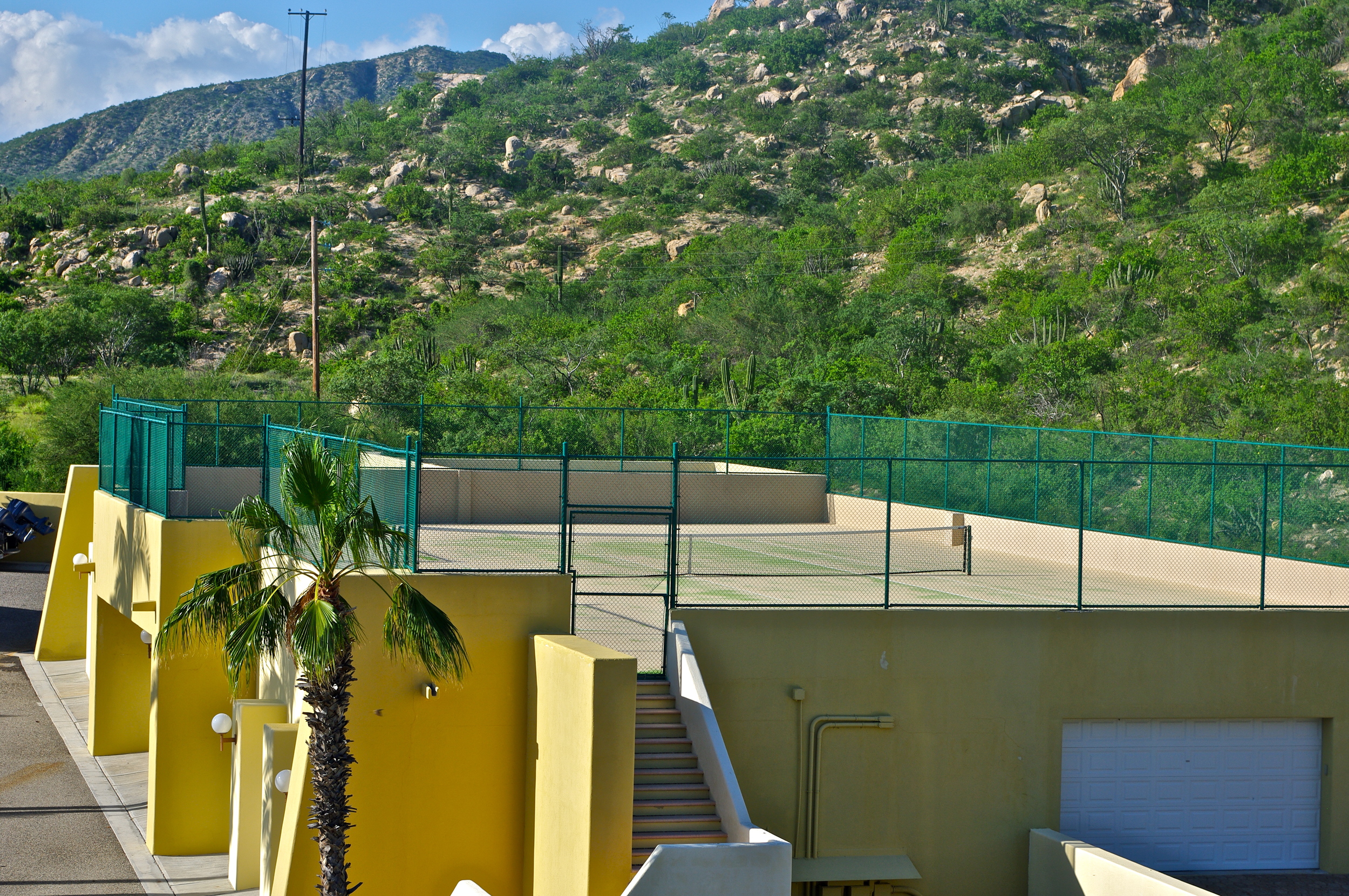 Tennis Court for Golondrina 301