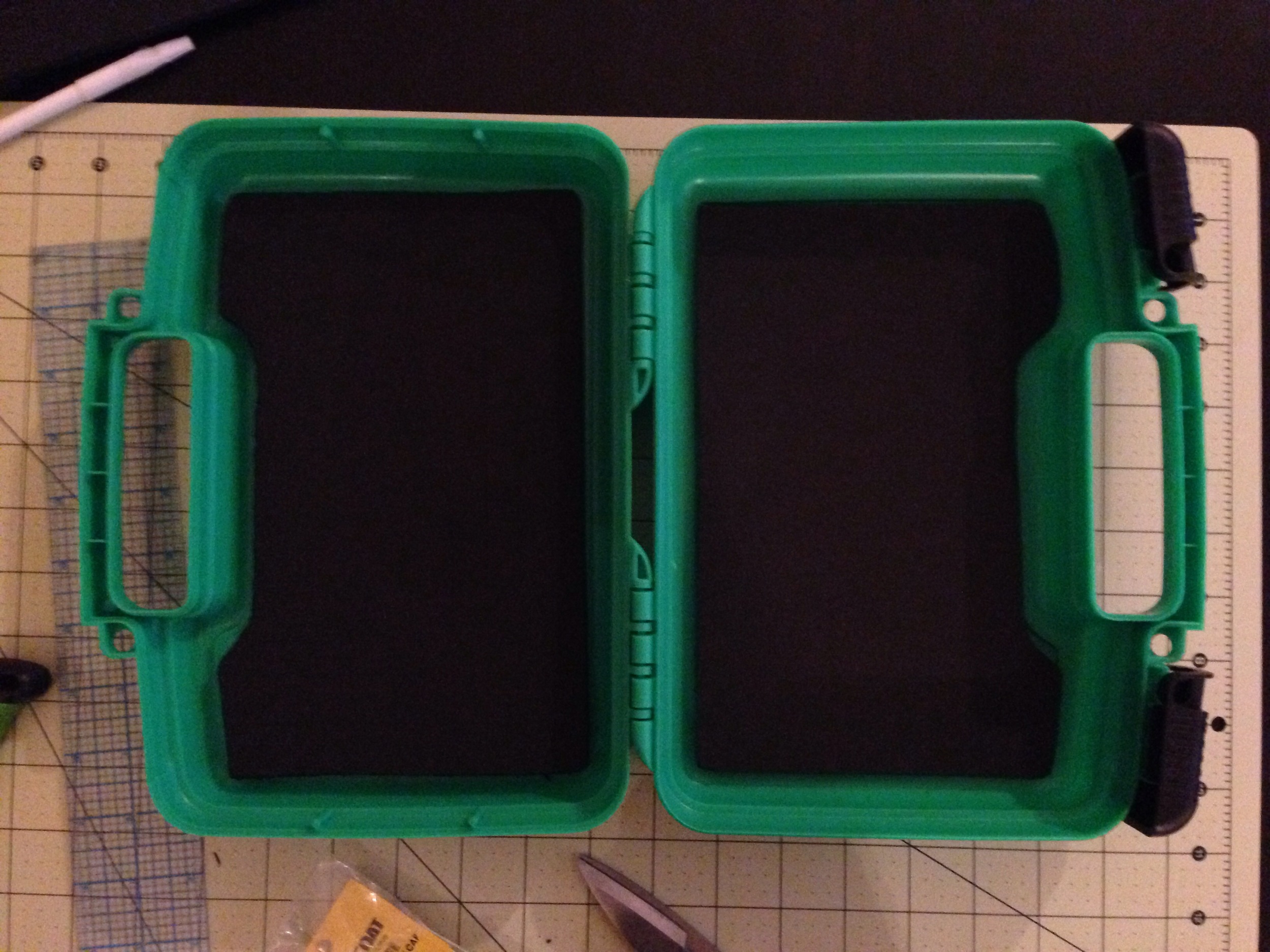 Final product, ready for some articulated goodness. You can also add another foam surface on the front/face of the case by cutting out an extra panel and using the spray adhesive as above. 