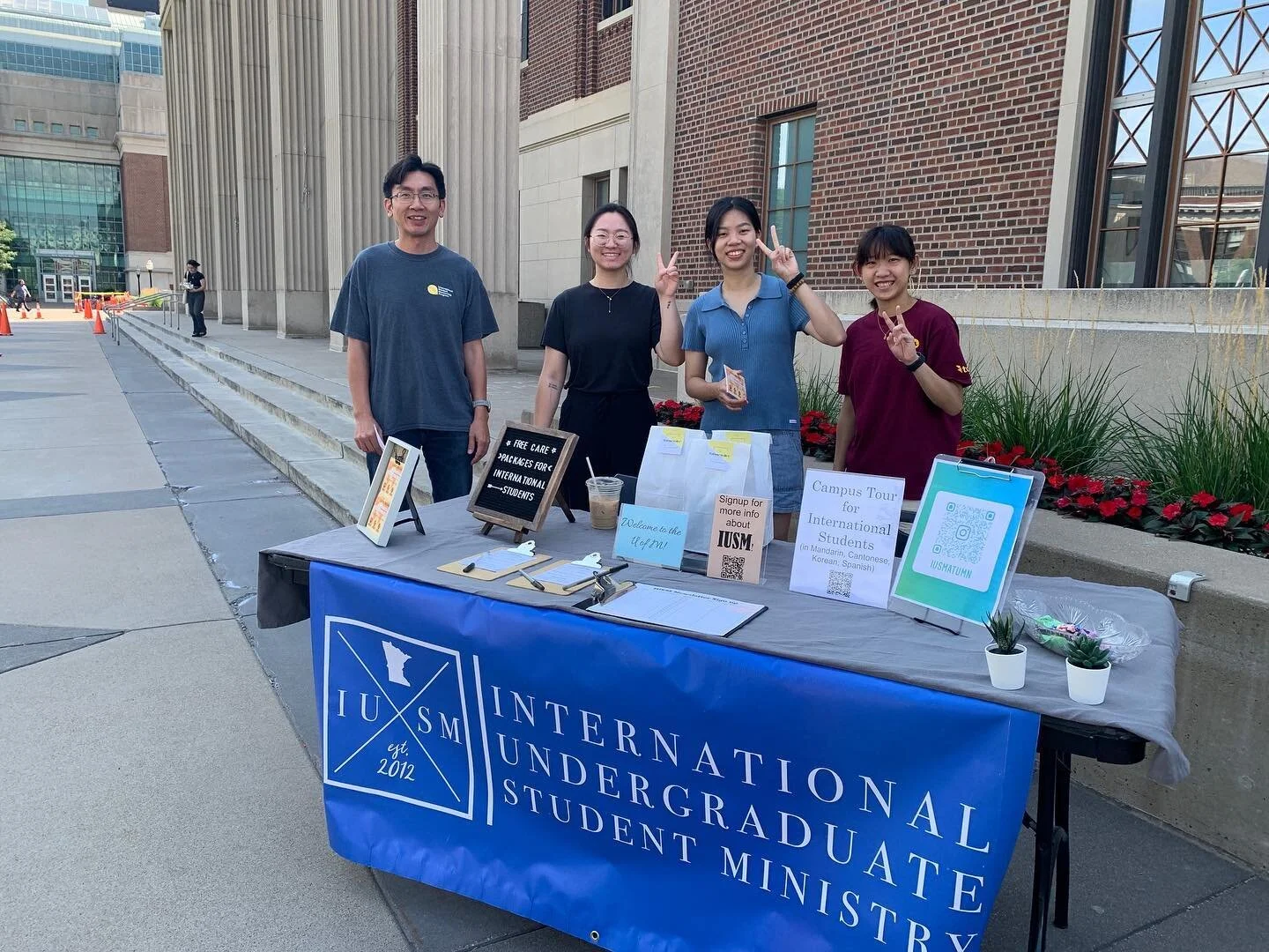 Last week was a week of fun activities!🤩
We had tabling at Coffman📂
Played sports at superblock🏀🏐
Ate yummy @cfastadiumvillage 🍔
Heard a bible story from @reannachs 
And had a Saturday barbecue at superblock🥩
We&rsquo;ll have a table in front o