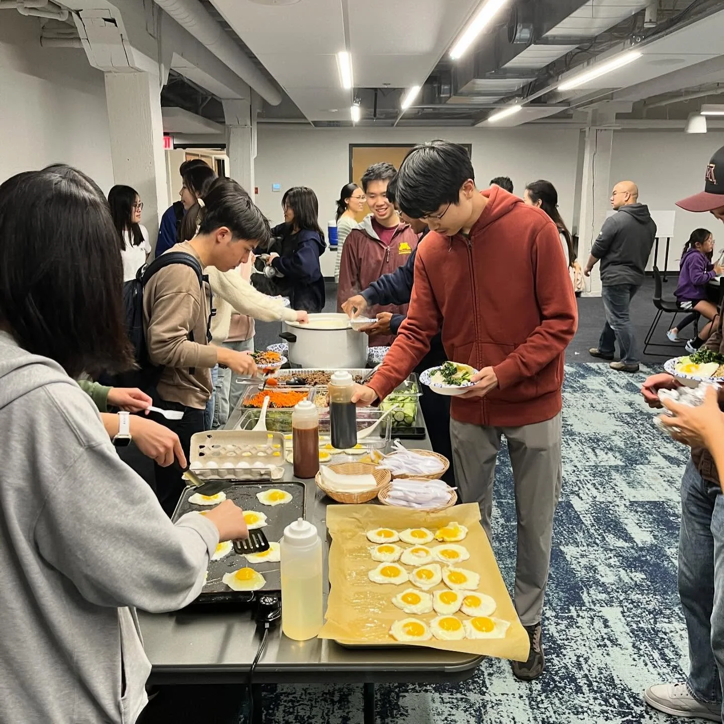 Last Thursday we had a great welcome back dinner for returning students. We ate great food π² and shared pictures and stories of our summers πΈποΈ . We hope everyone is having a great week of classes!