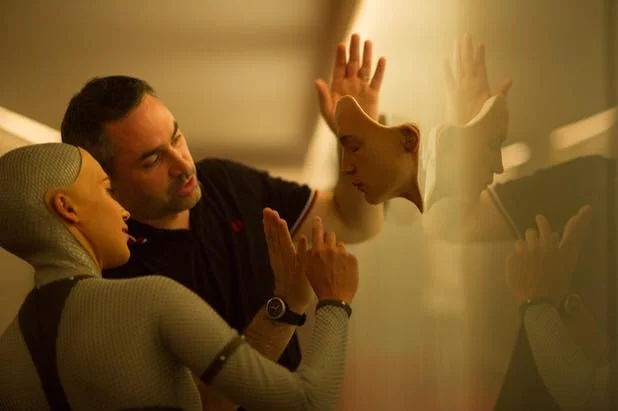 Alex Garland directing a scene from Ex Machina