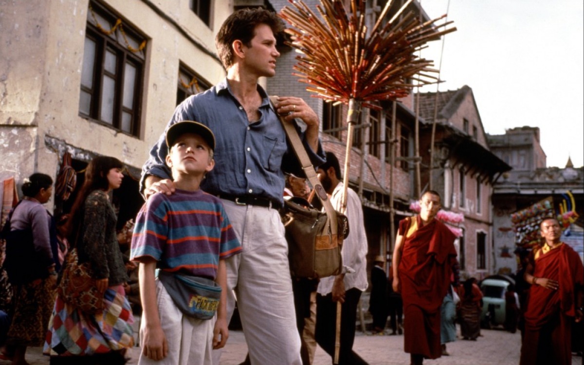 Dean Conrad (Chris Isaak) protects his son