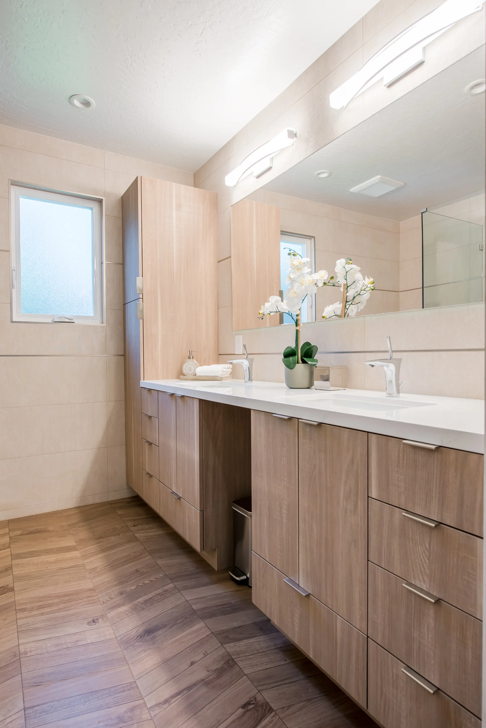 1483 Van Buren - 2. BATH 1-1.jpg