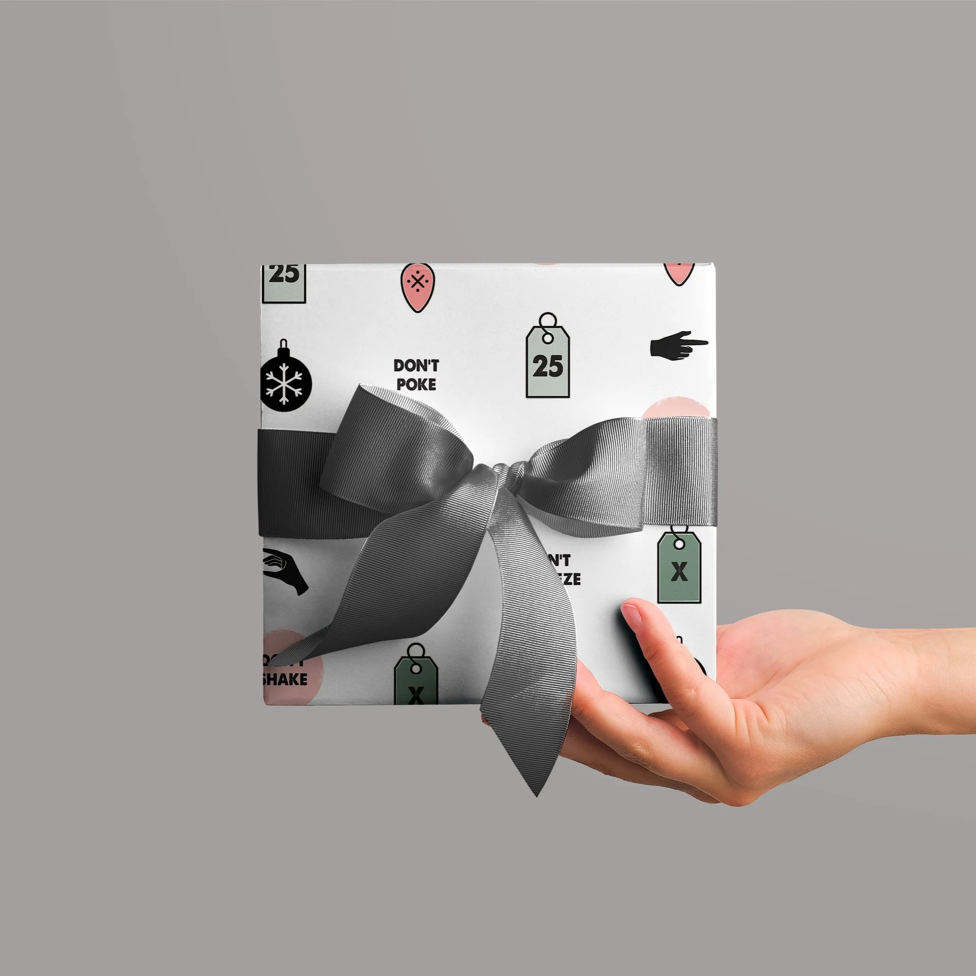 DONT+PEEK+%3A+HAND+%2B+GREY+GIFT+BOX3_no+peek.jpg