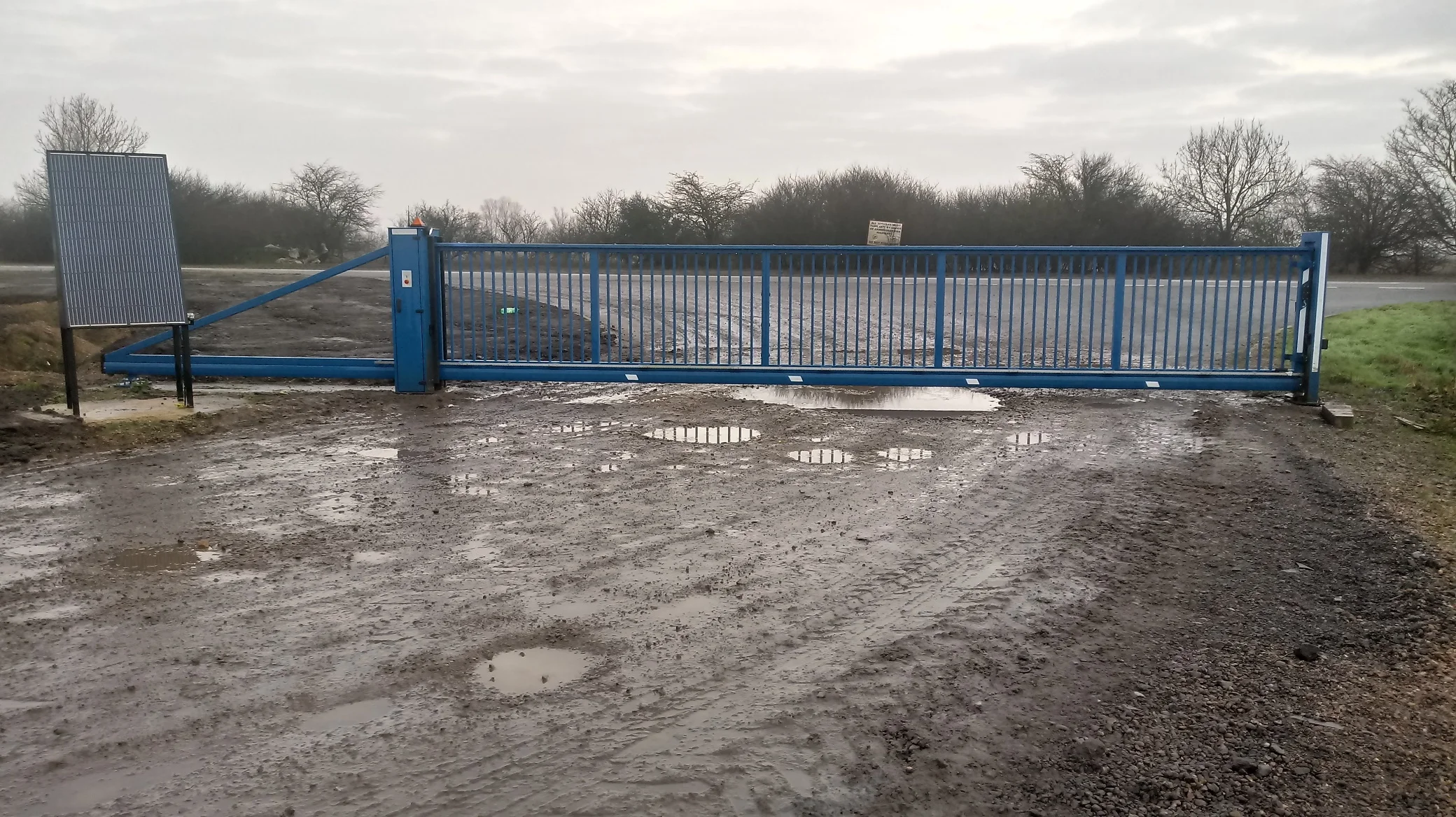 A 9 metre solar gate near Mepal in Cambridgeshire