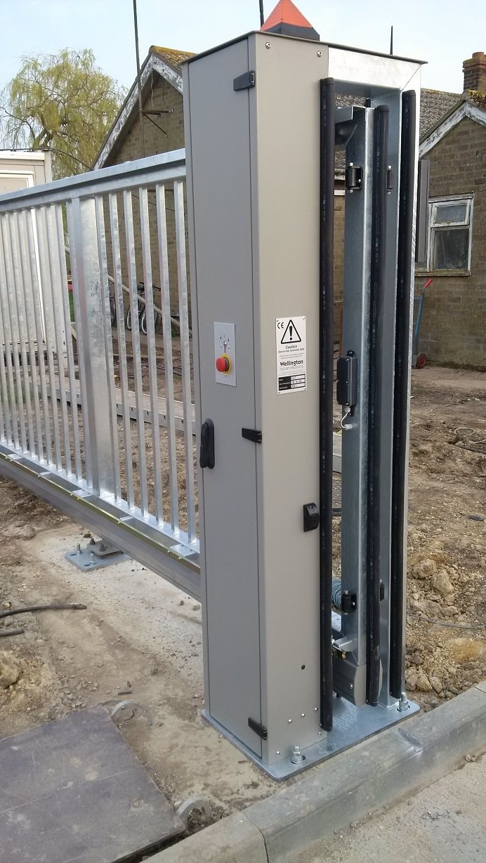 Full+height+motor+enclosure+on+galvanised+finish+gate.jpg