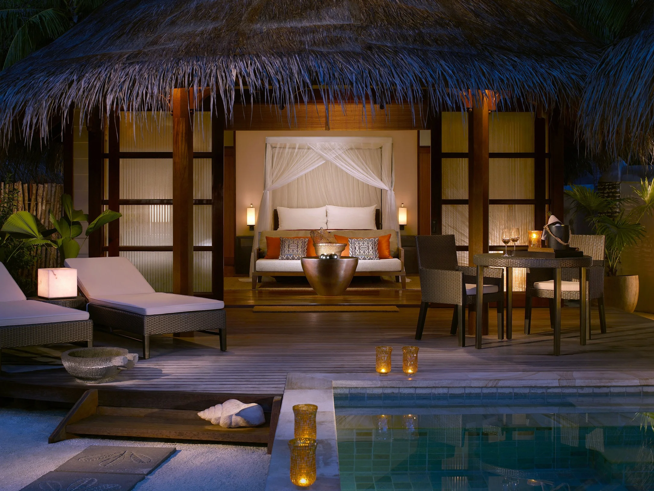 four seasons kuda huraa - maldives - 2007 At the Four Seasons Resort Maldives there are 96 tropical inspired rooms, comprising of both beach front and over-water bungalows with floor to ceiling views. Spanning over 48,500 square metres, and over two private islands, the resort includes dining rooms, recreational areas, meeting rooms and spa facilities.