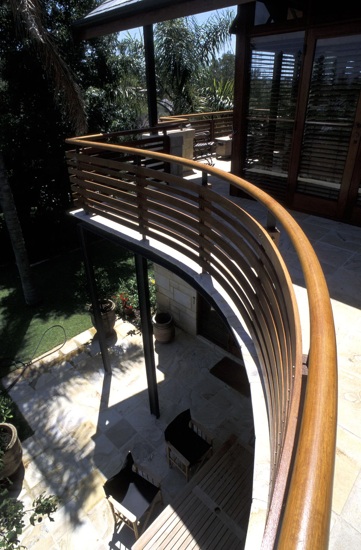 C2R Curved Timber Balcony Balustrade Detail.jpg