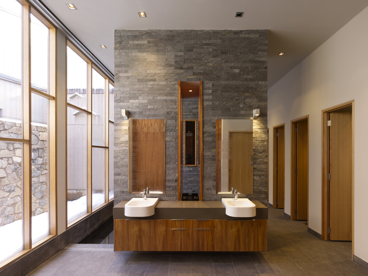 Dinner Plain Residence Master Ensuite.jpg