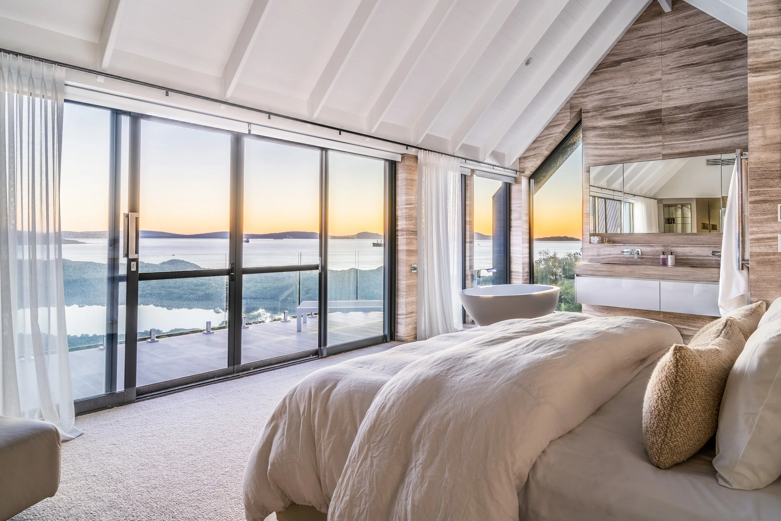 L355 Master Bedroom Ocean Outlook Ensuite.JPG