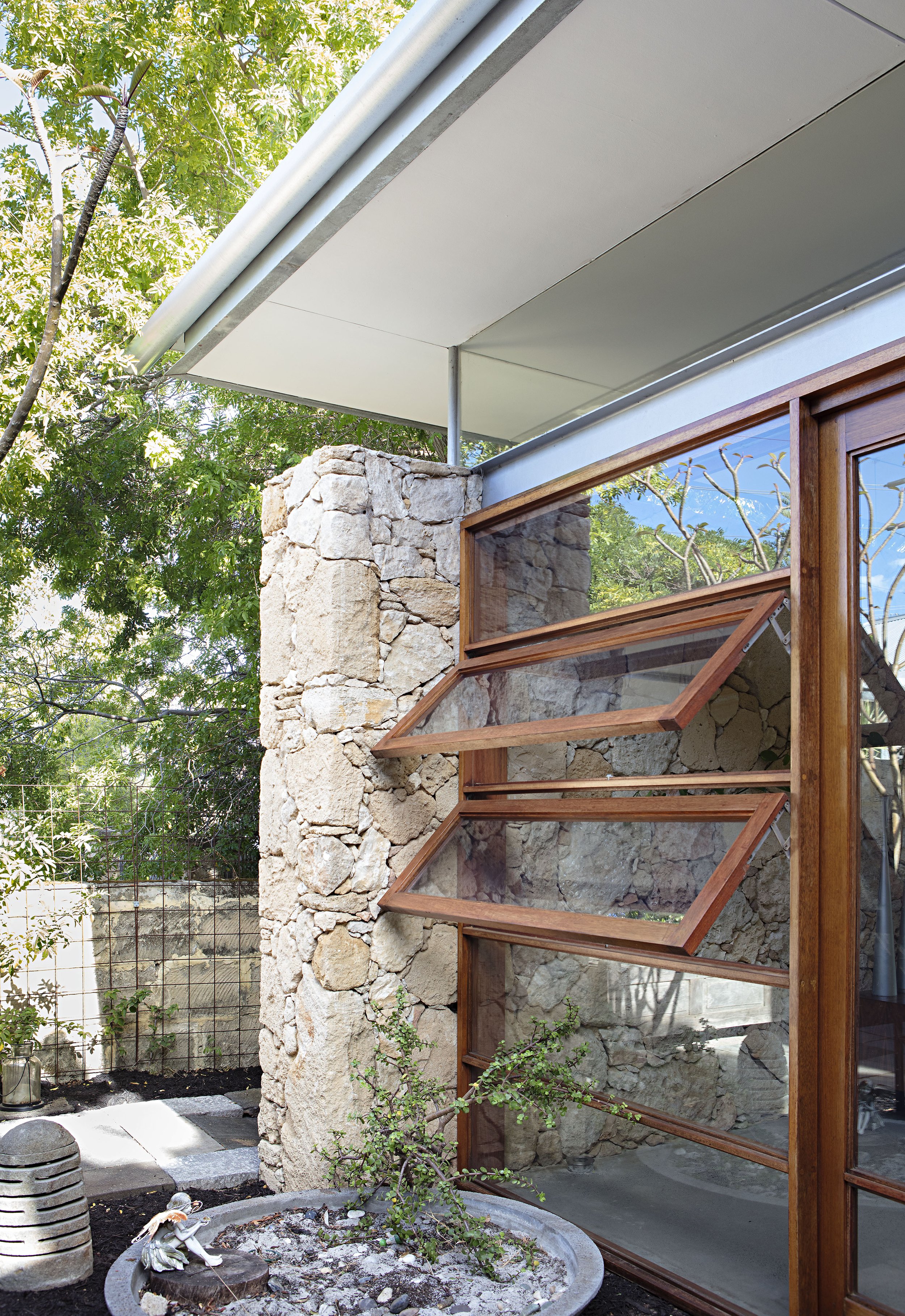 wgv1 Glass Linkway Cross Ventilation Home Extension.jpg