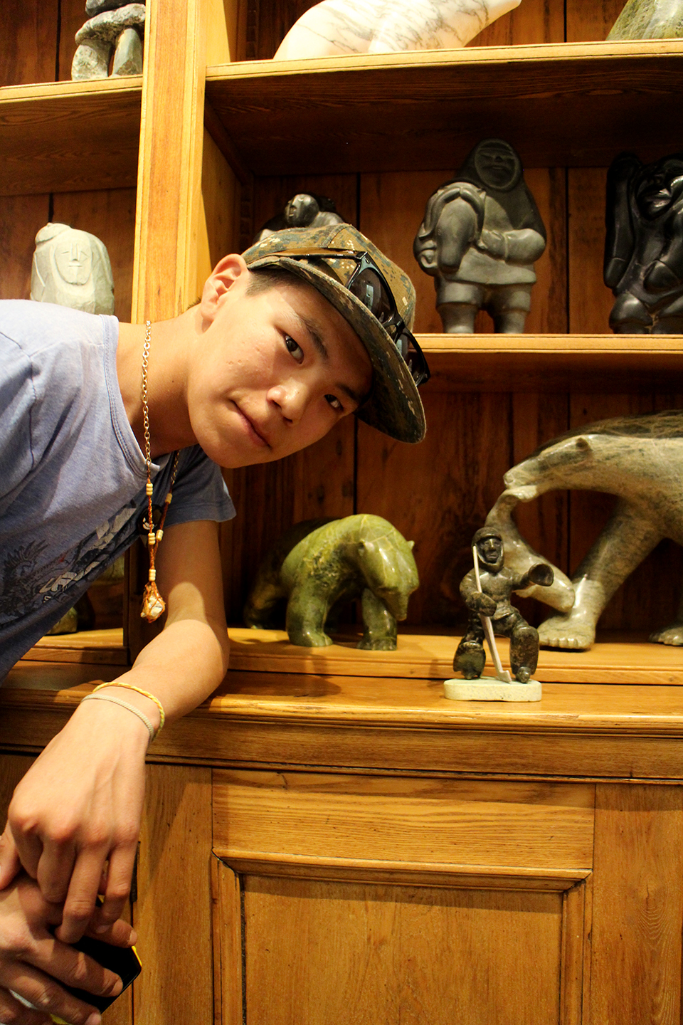 Parr with a carving by his father, celebrated carver Isacci Etidloie