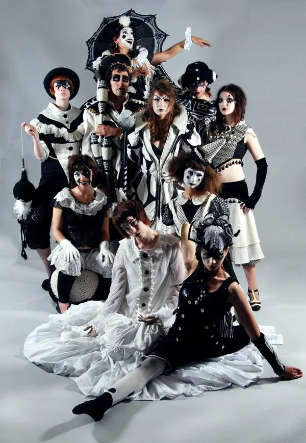 Cirque d'Armoire Fall 2011-Spring 2012.