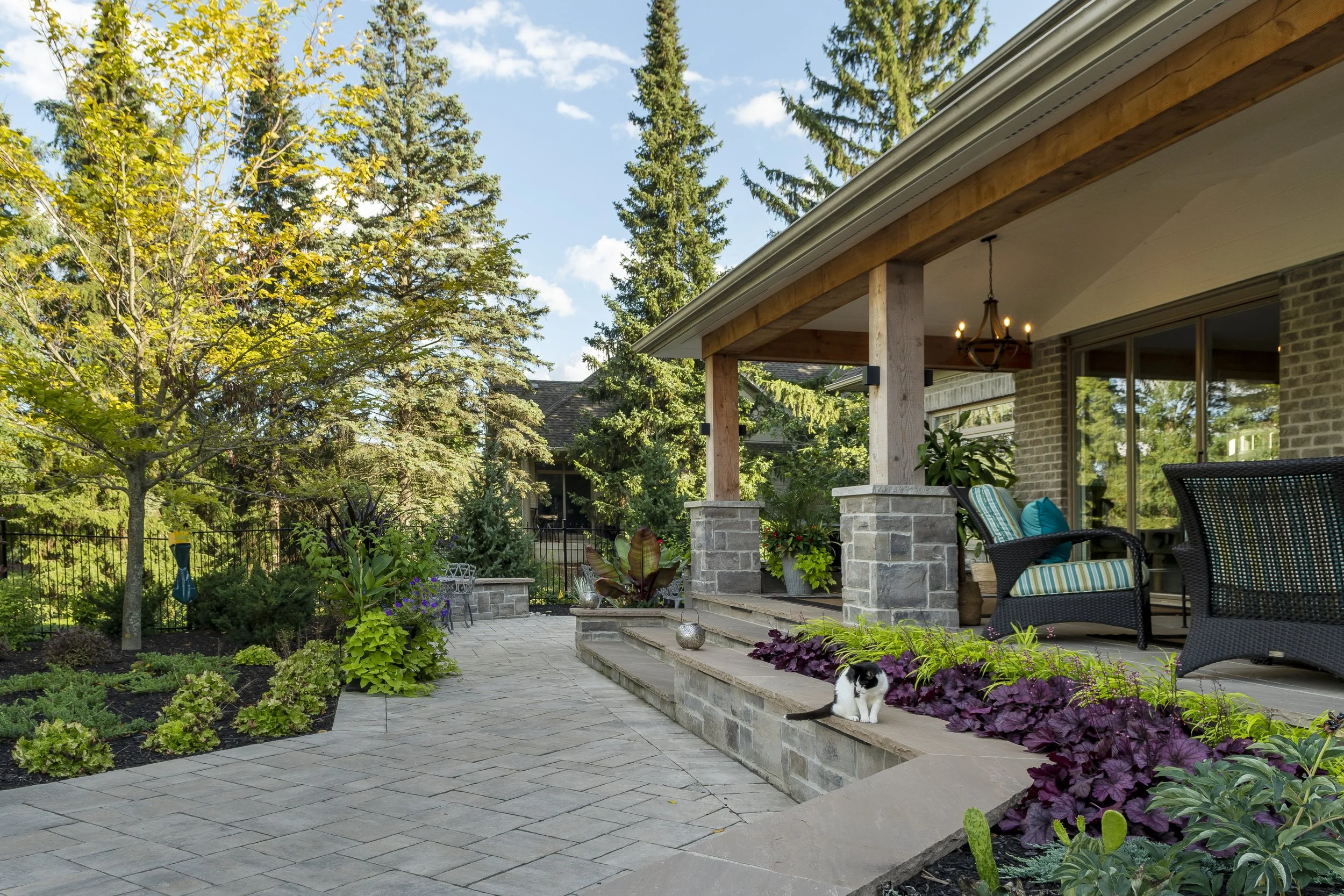 Upper patio pic 1.JPG