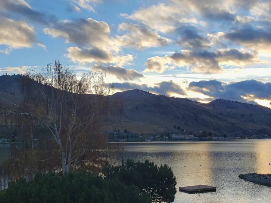 october 31, 2018 :: sunrise over lake chelan. coffee does taste better with a view. pretty sure I posted a similar photo this time last year, too.