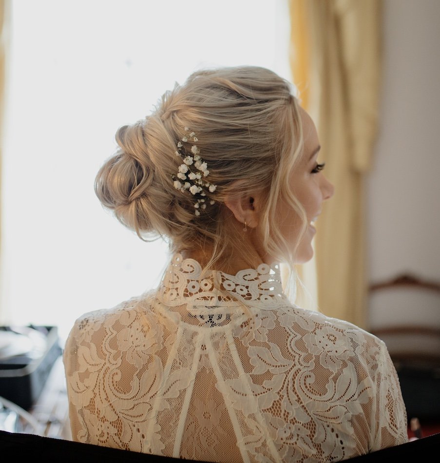 Bridal Hairstyles to Consider If You’re a Fall Bride