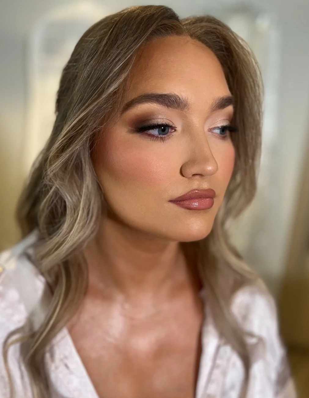 bride with a glam makeup look on wedding day