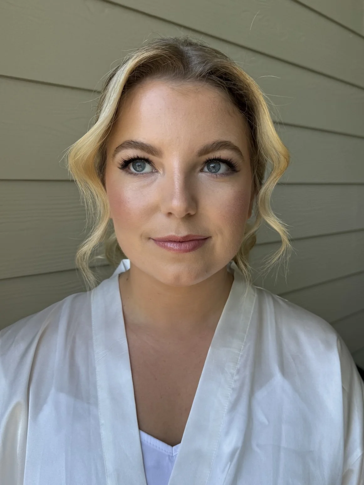 natural makeup look for a bride with blonde hair