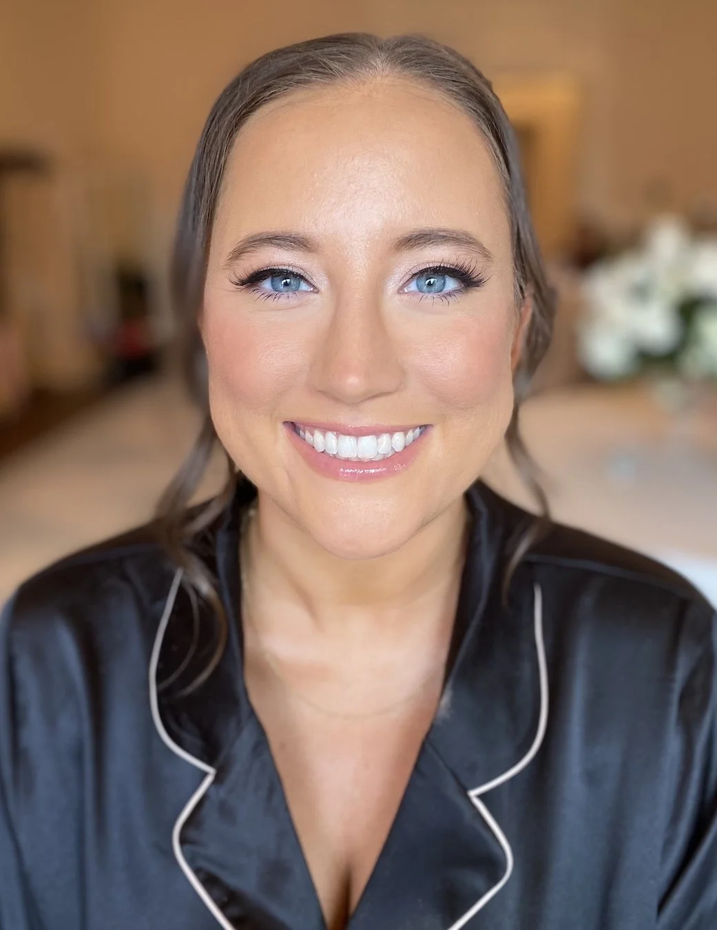 a soft natural makeup look for a bridesmaid with hooded eyes
