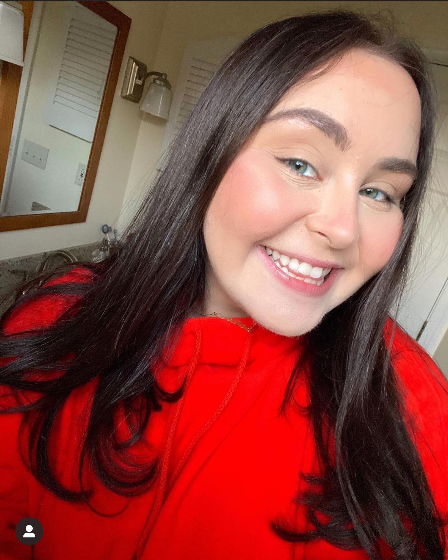 Another gorgeous client selfie! 😍. Cut and color by Deanna! .
.
.
.
#backtothedarkside #chocolatehair #feelingamazing #supersweet #newhair #winterhair #obsessed #talent #loftsalon #art