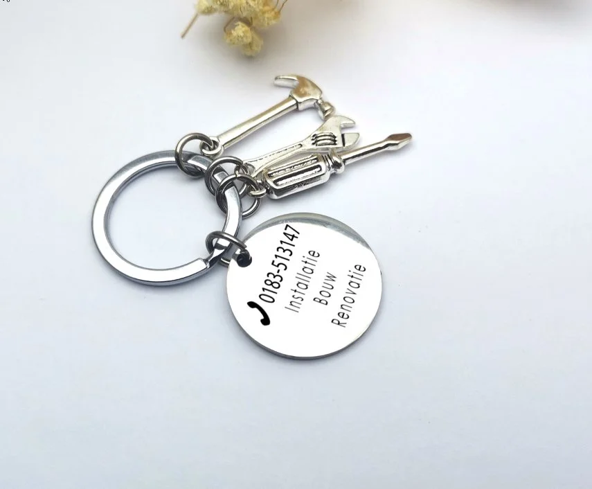 sleutelhanger met mini gereedschap.jpg