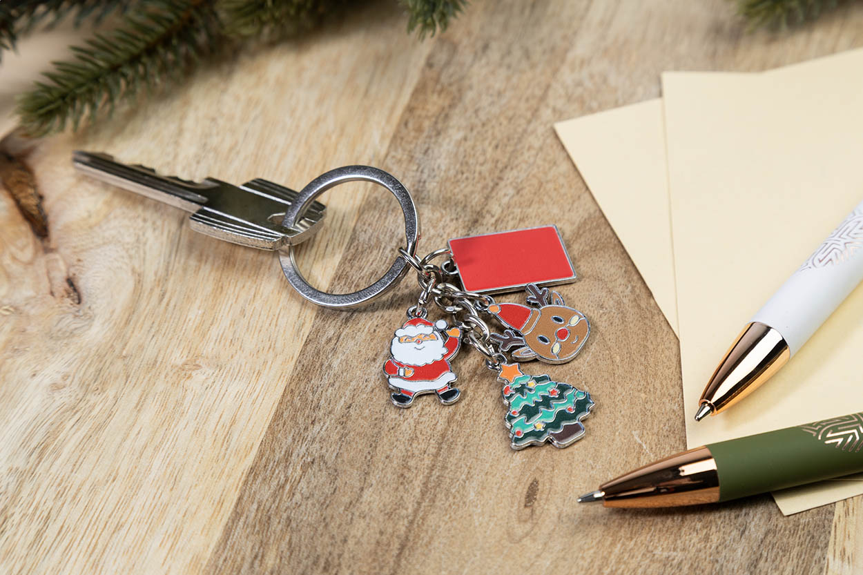 kerst sleutelhanger met kerst bedels en eigen logo