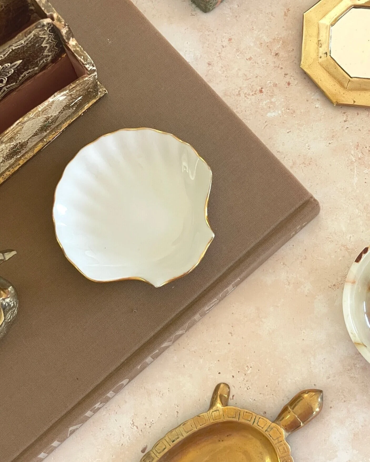 Porcelain Scallop Catchall Dish