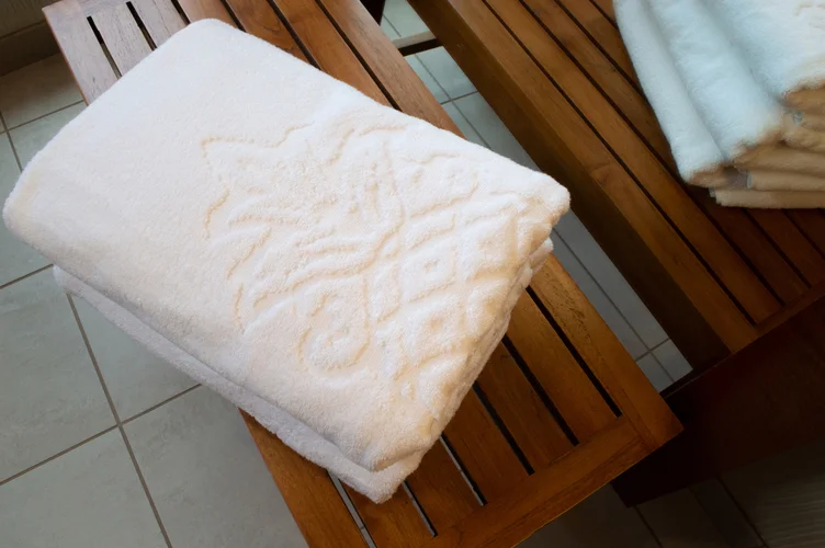 BATH SHEET (DEBOSSED PINEAPPLE)