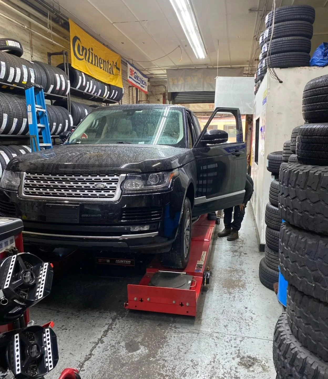 We do wheel alignments for all SUVs, cars, pickup trucks and vans! Same day service. Get your tires aligned today!

#wheelalignment #wheelalignmentservices #wheelalignmentandbalancing #tireservice #carmaintenance #carcare #brooklyn #rushautotire