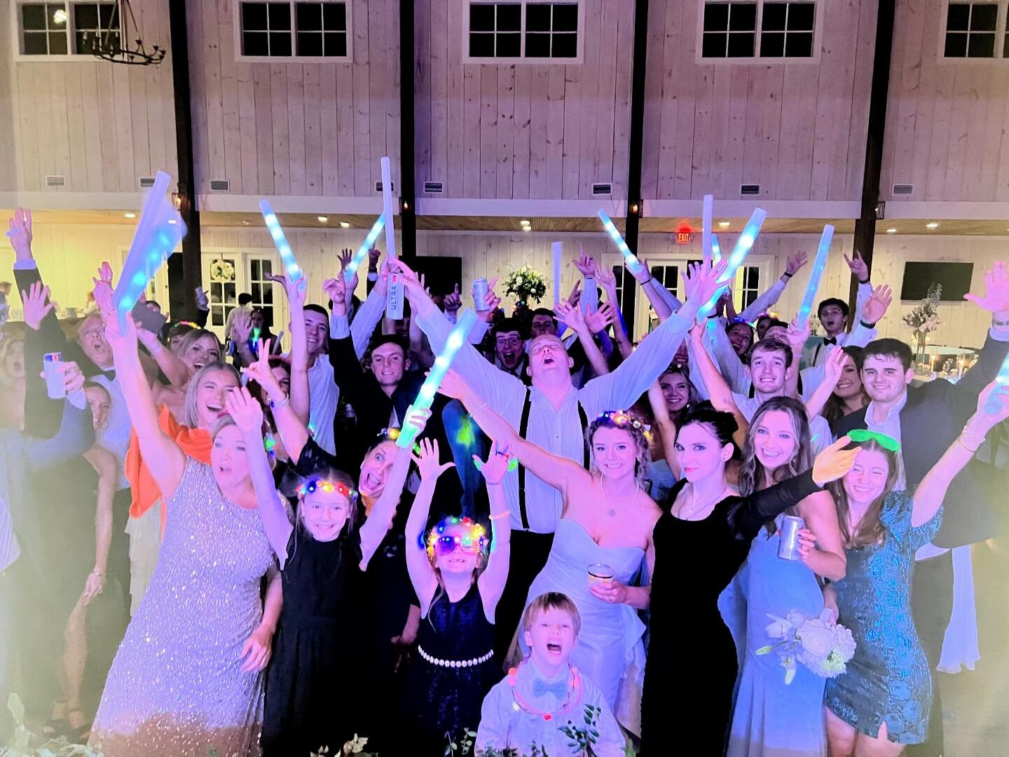 🎉 Congratulations 🎉 
❤️Lauren &amp; Seth❤️
.
#flybyradio #wedding #auburn #weddingband #weddingentertainment