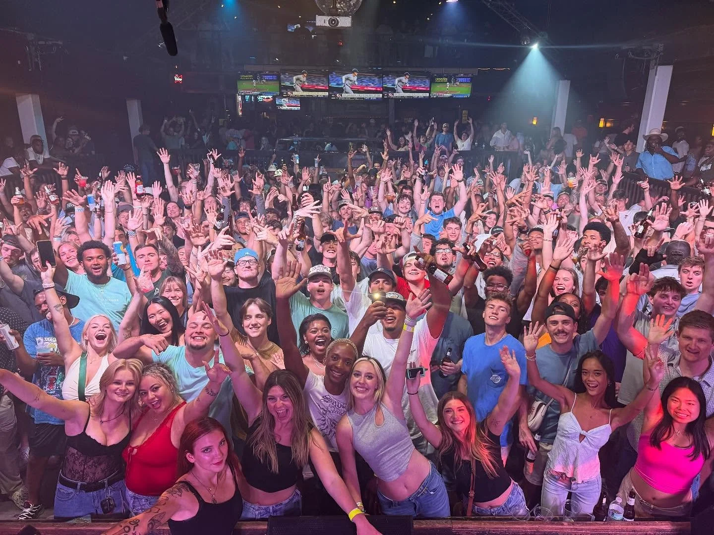 Auburn just killing it!🔥 
Thanks for singing your hearts out all night 🧡💙
.
#FlyByRadio #SkyBarAuburn #College #LiveMusic #Auburn #PackedHouse #RockTheBar #PartyBand #AuburnNights