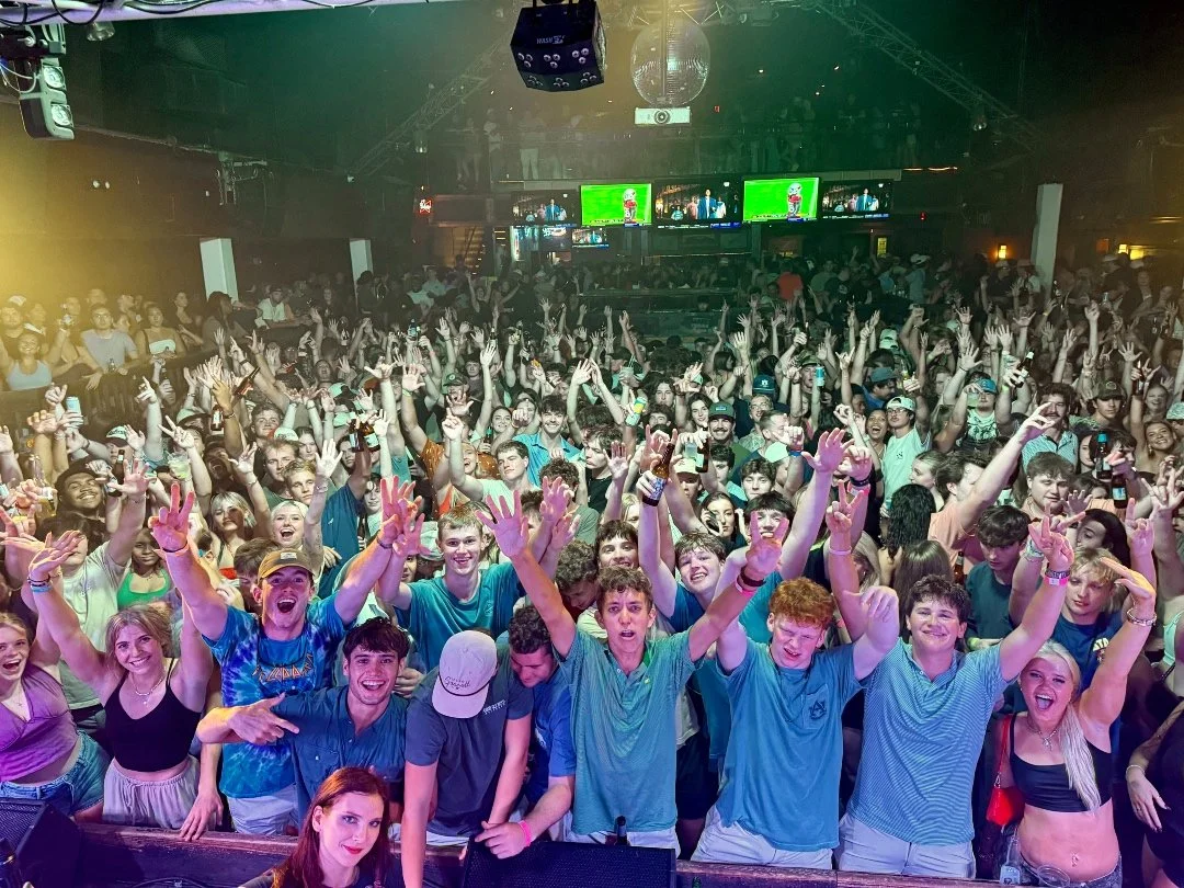 Thank you, Auburn! 🙌 Last night at Sky Bar was absolutely amazing&mdash;We can&rsquo;t wait to be back! 💙🧡

#FlyByRadio #SkyBar #Auburn #college #LiveMusic #GoodVibes #PackedHouse #RockShow #wareagle