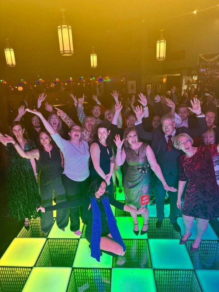 Rocking around the Christmas tree in Tuscaloosa 🎄🤘🏼
.
#FlyByRadio #Tuscaloosa #ChristmasParty #LiveMusic #HolidayVibes #BamaNights