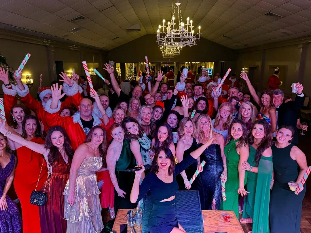 🎅🏼🔥 Gadsden showed up BIG at the Santa Clause Ball! Thanks for an epic night!

#FlyByRadio #GadsdenAL #GadsdenCountryClub #SantaClauseBall #LiveMusic #AlabamaMusic #PartyBand #CoverBandLife #RockShow #GoodTimes #WeekendVibes #SouthernNights #ALMus