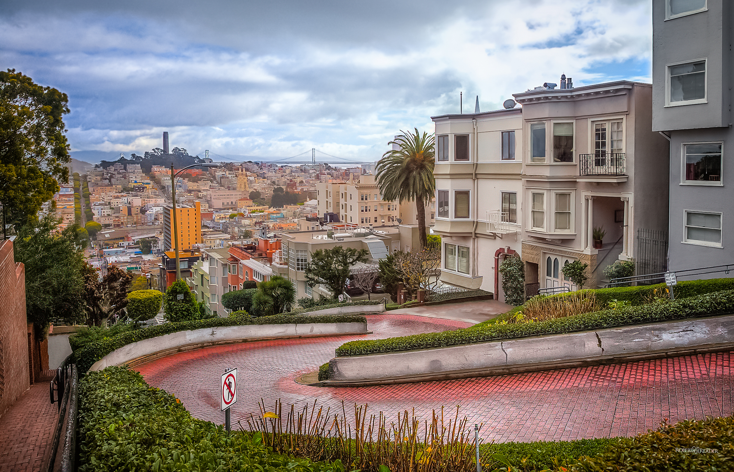 Crookest Street In San Francisco Flatten 2500 PX.jpg