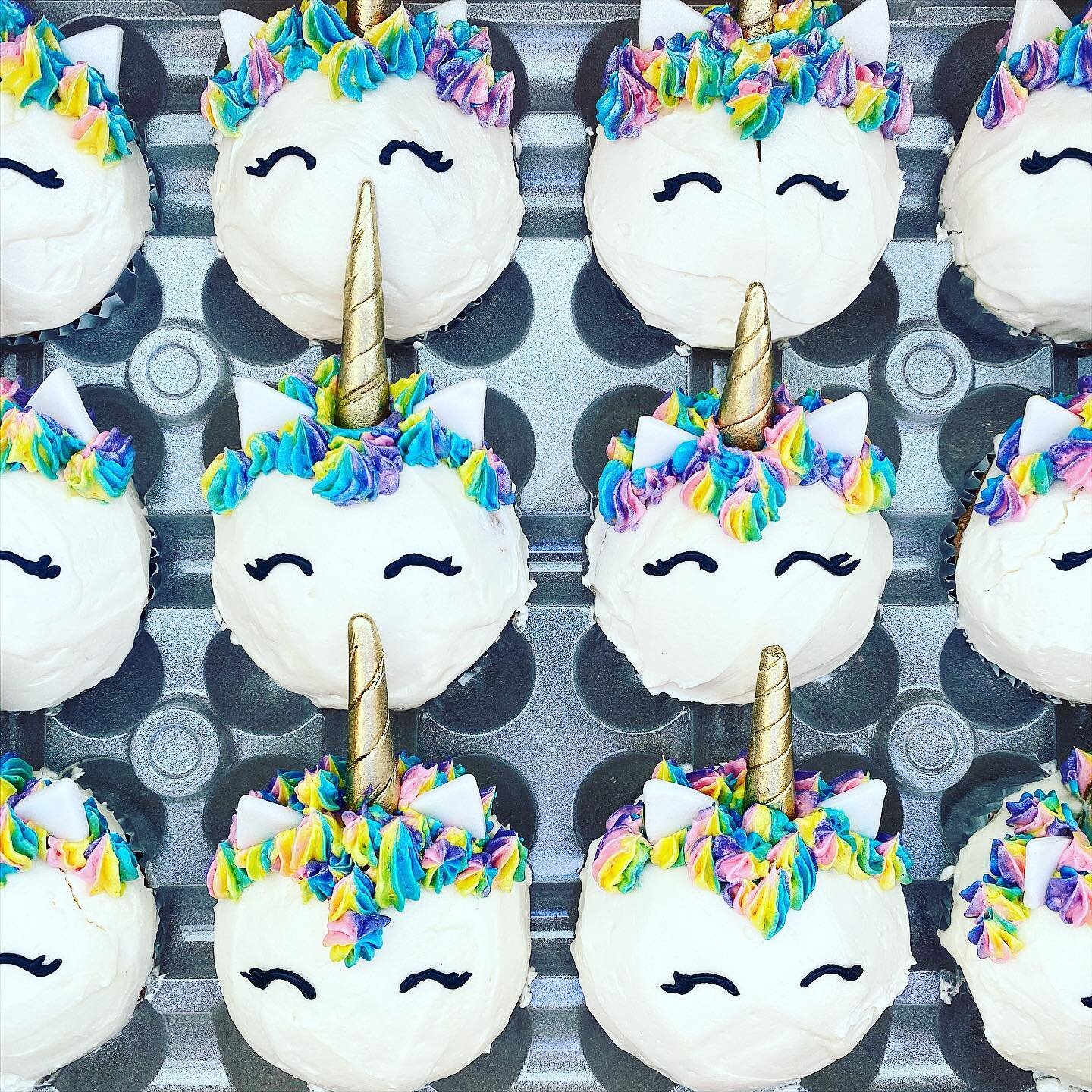 these are some magical cupcakes 🧁🦄🥳 

#fireflyyogis #unicorncupcakes