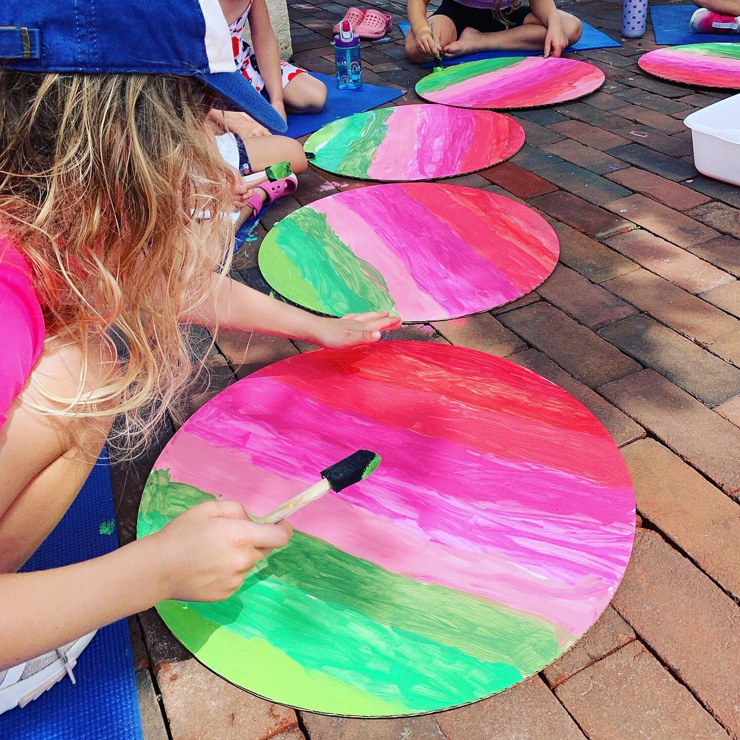 outdoor art time 🍉😎❤️

#fireflyyogis #outdoorart