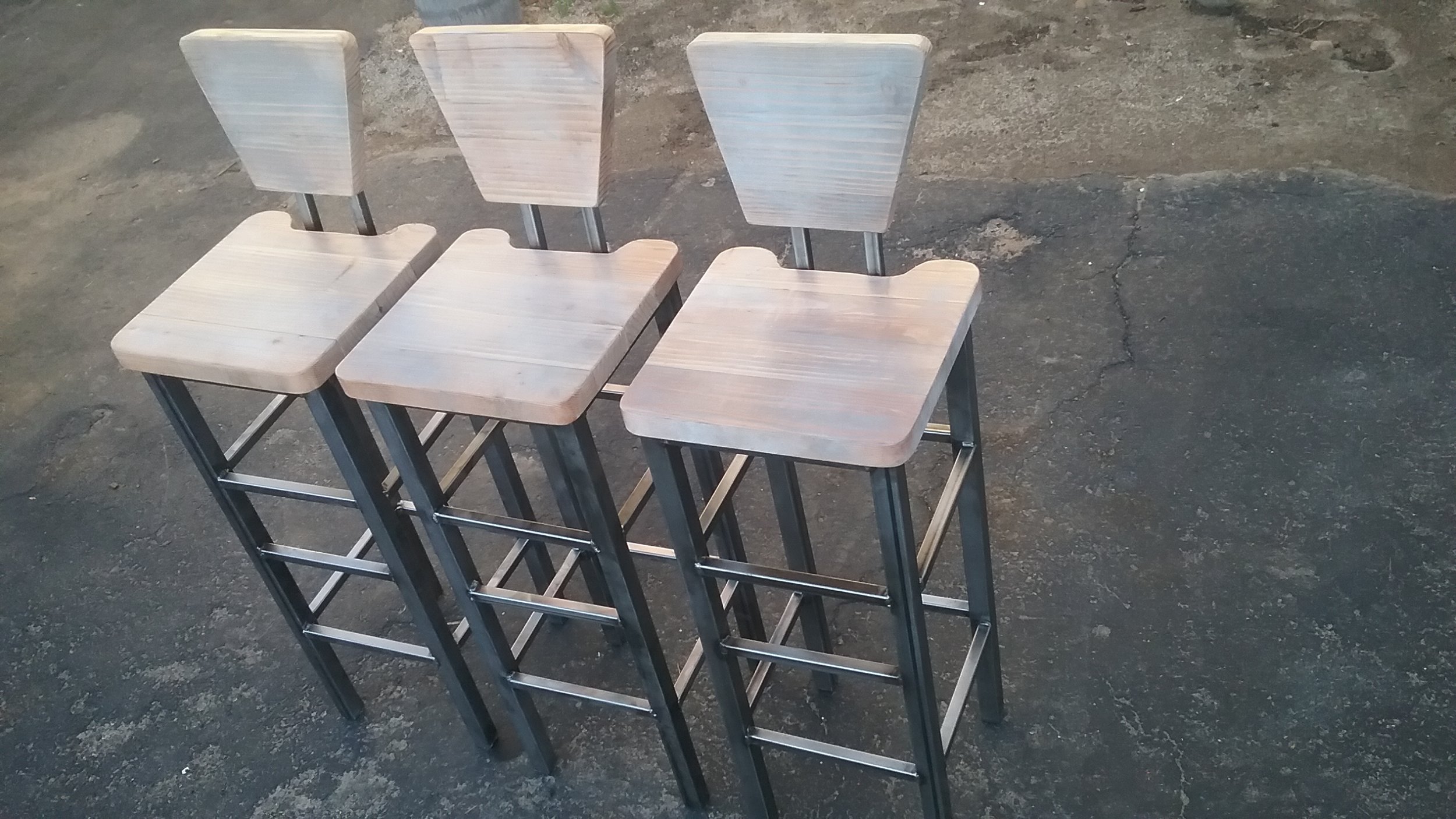 custom+reclaimed+wood+and+steel+bar+chairs+stools.jpg