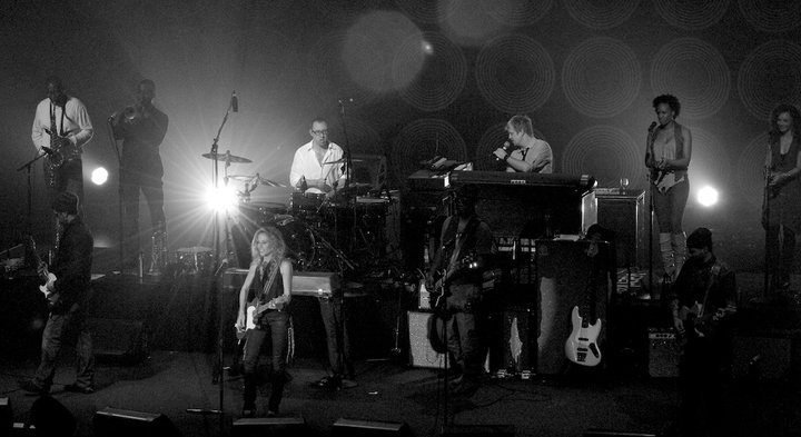 Sheryl Crow & The Thieves 2010 tour w/ L-R back row Shelley Carroll, Ephraim Owens, Victor Indrizzo, Nayanna Holley, Stevvi Alexander; front Doyle Bramhall II, Sheryl Crow, Tommy Sims, Chris Bruce)