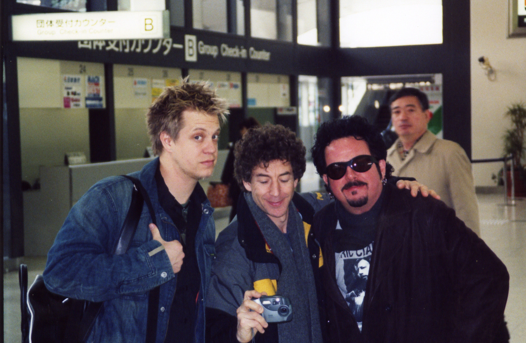 w/ Simon Phillips & Steve Lukather arriving in Japan, 2001