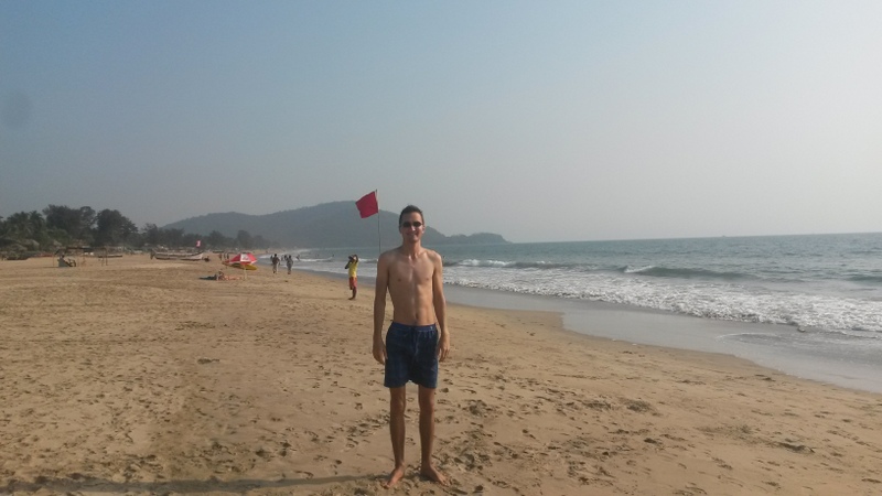 Ein letzter Moment mit SOnnenbrille, bevor das Meer sie Frass...