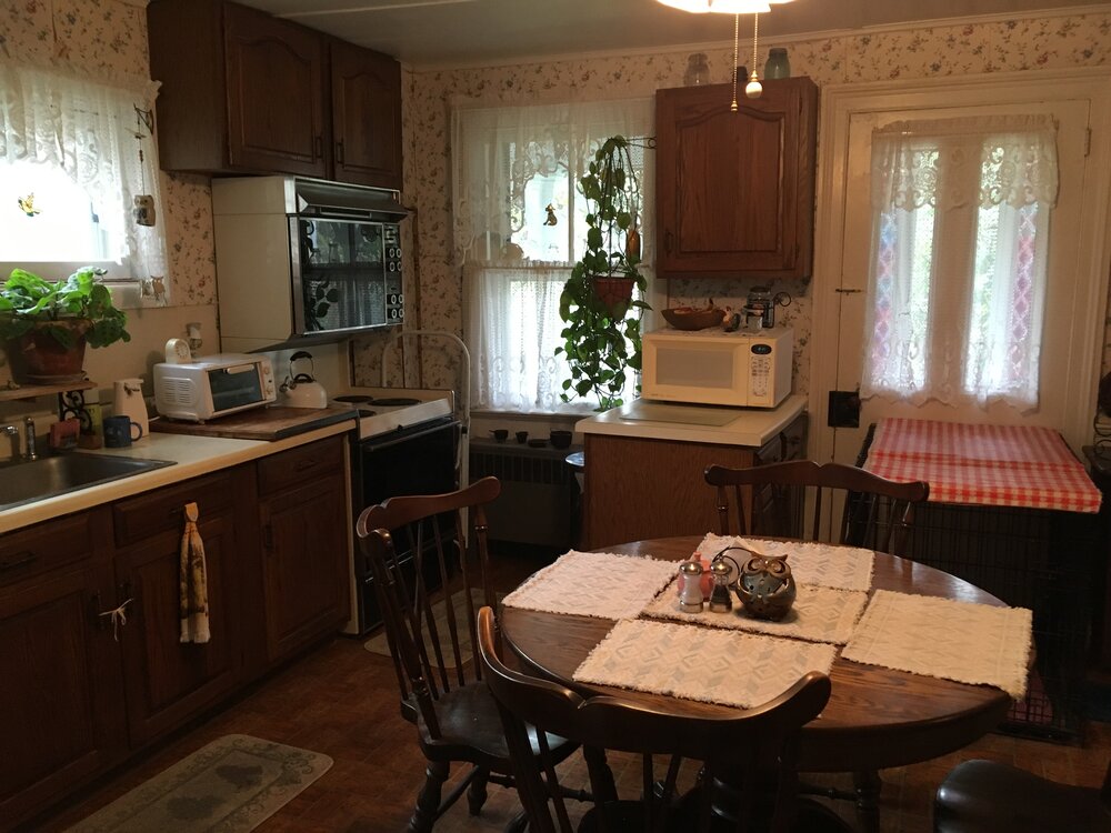 listing kitchen.jpg