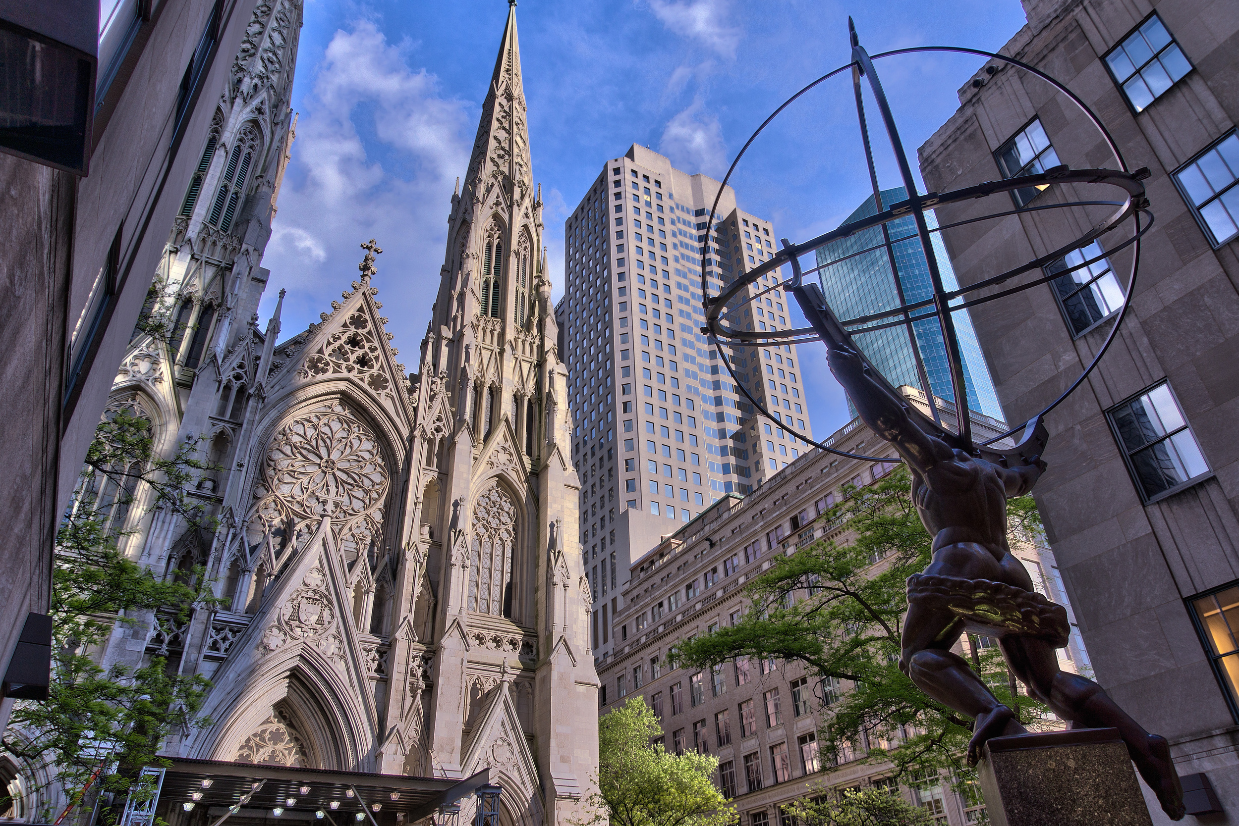 NYC_-_St_Patrick_Cathedral_-_Facade_and_Atlas.jpg