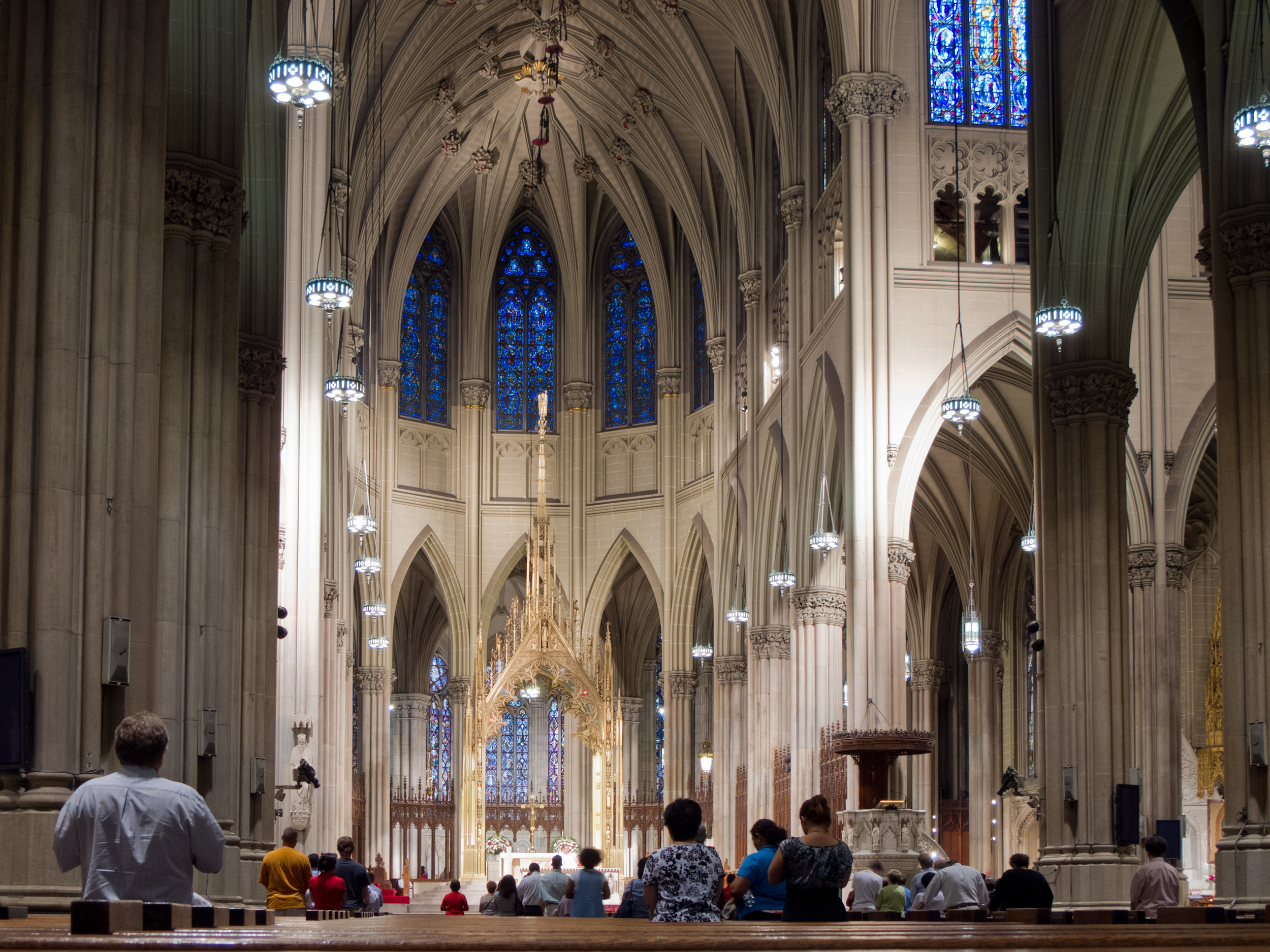 St._Patrick's_Cathedral_-_New_York_-_01.jpg