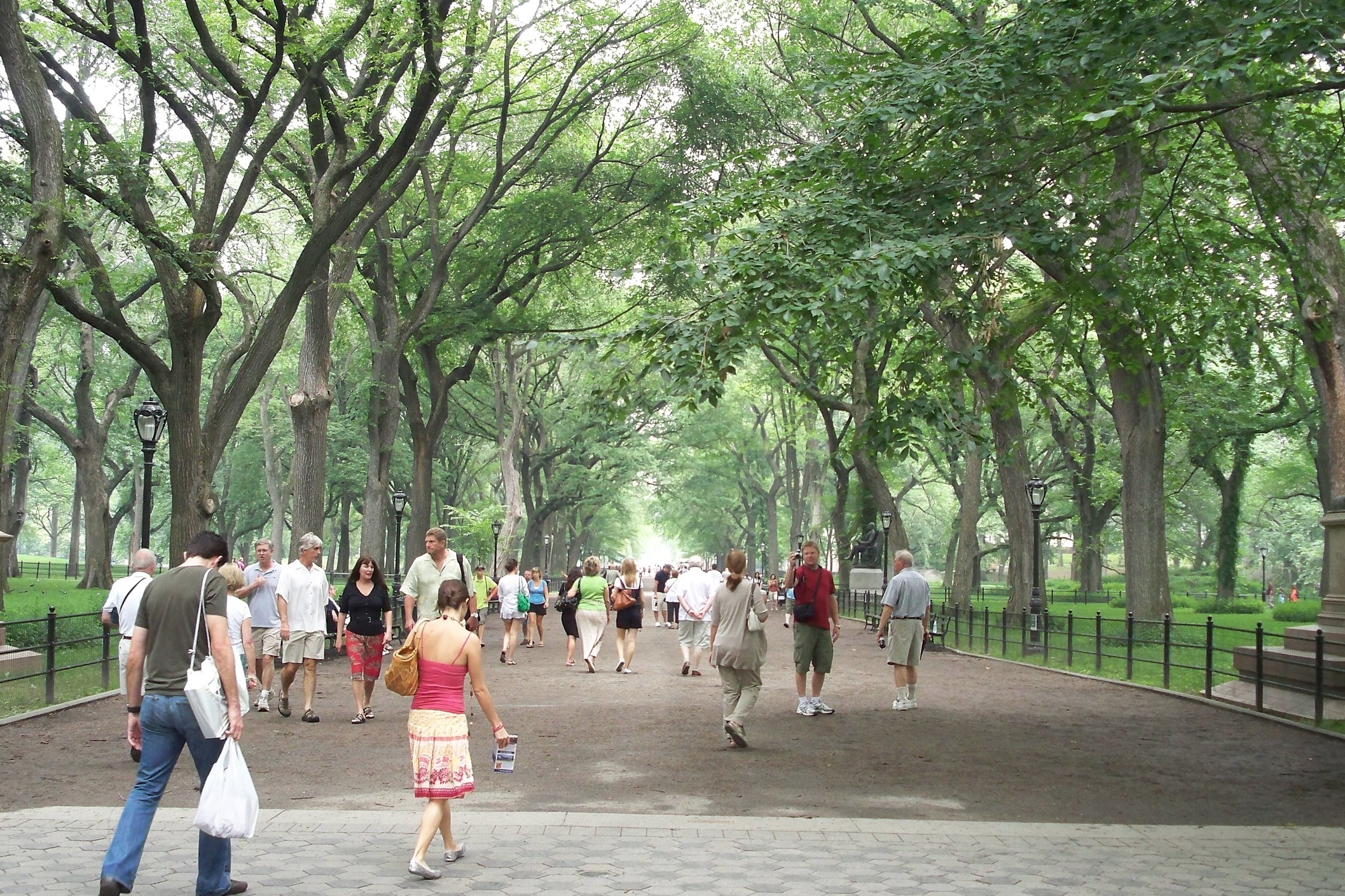 The_Mall_&_Literary_Walk,_Central_Park,_Manhattan,_NYC.JPG