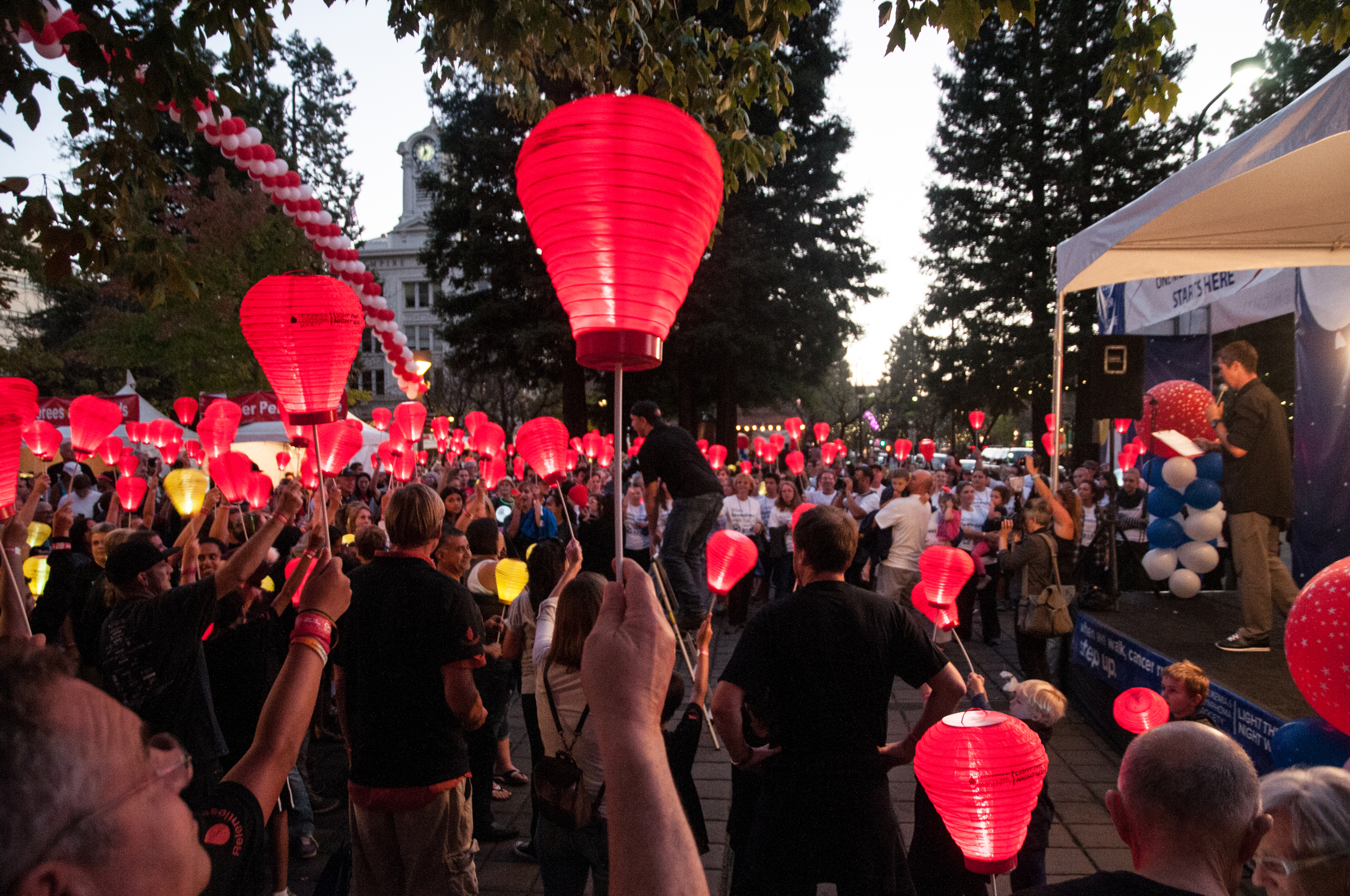STAR // Gustavo Vasquez Sonoma State University students and members of the Lambda Kappa Pi sorority participated in the Leukemia & Lymphoma Society’s Light the Night Walk on Saturday in effort to raise money for cancer research and awareness.