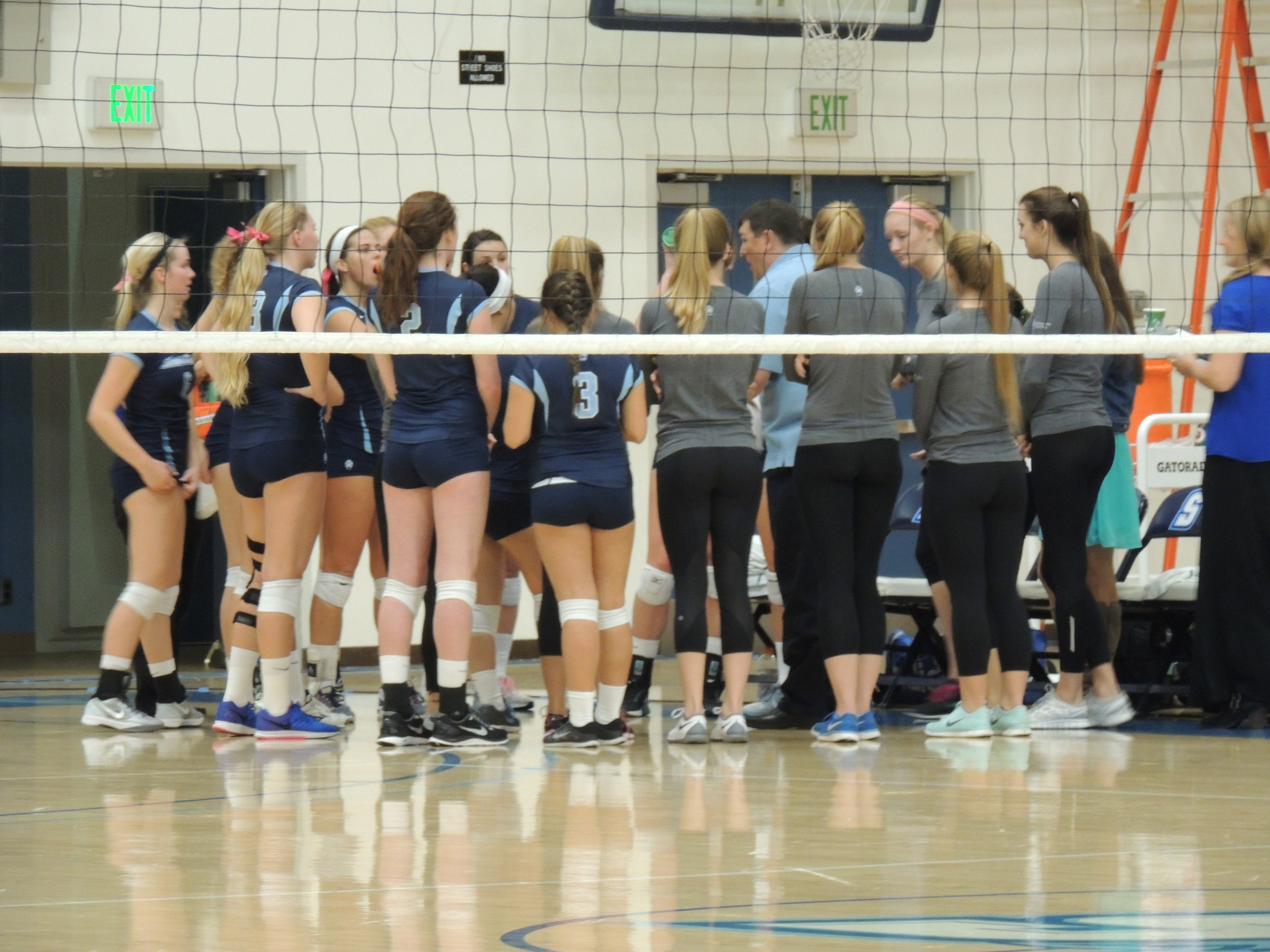 STAR // Alyssa James Volleyball’s overall record now stands at 11-4.