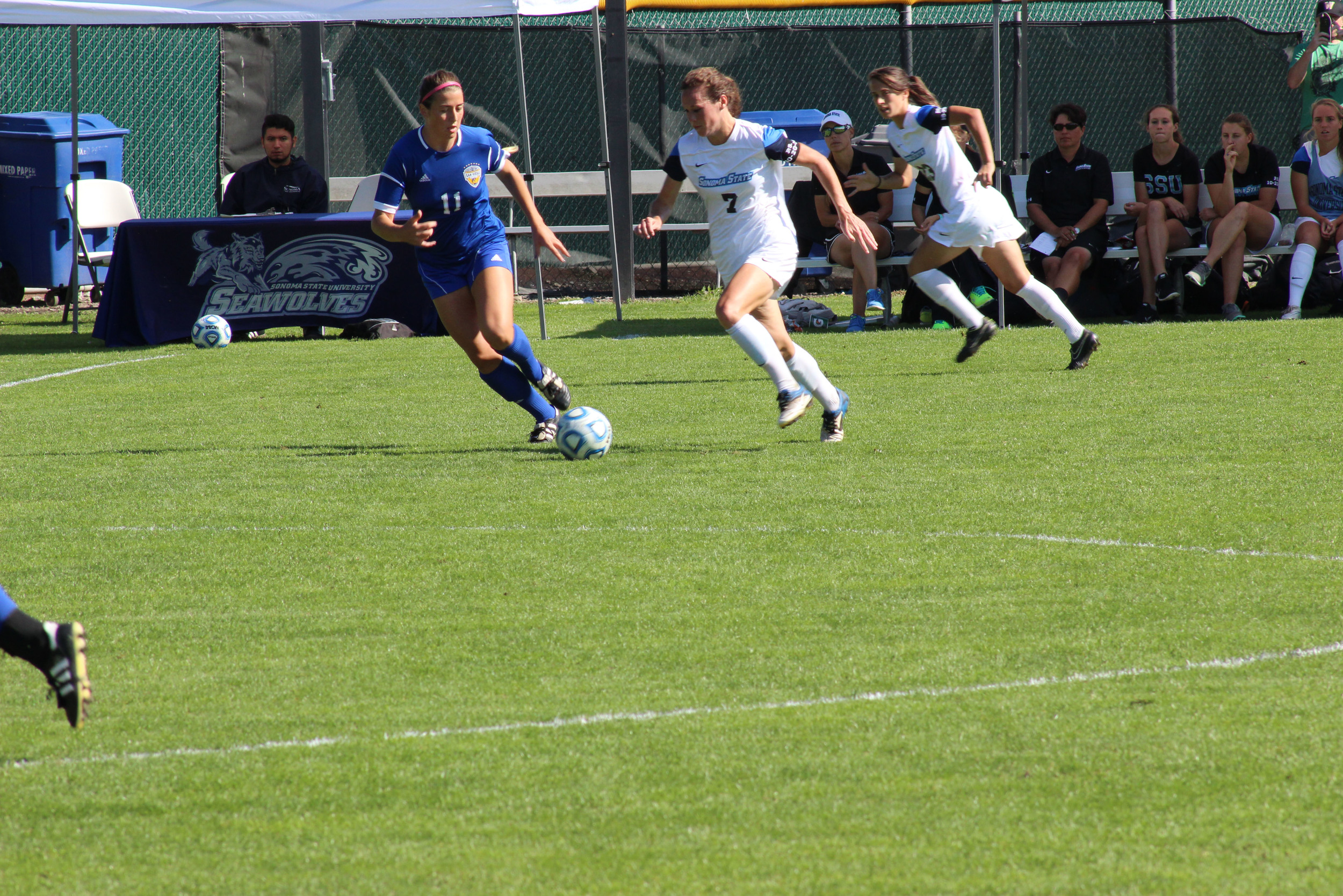 STAR // Edward Goquingco Lauren Curtin fights to gain possession of the ball.
